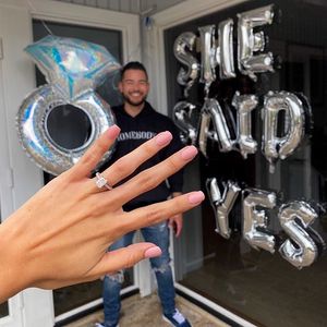 Image post by @theknot on Instagram