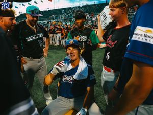 Image post by @hottotsbaseball on Instagram