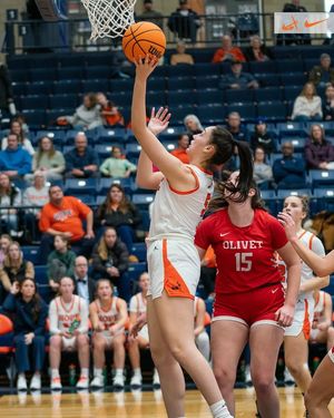 Image post by @hopecollegewbb on Facebook