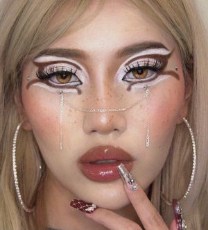 Image post by @serenaaide on Instagram