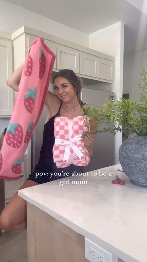 Video post by @sabrinanoellee on Instagram