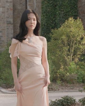 Image post by @harpersbazaarkorea on Instagram