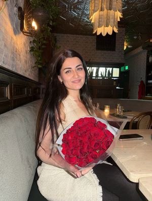 Image post by @zarinamunavarzadeh_official on Instagram