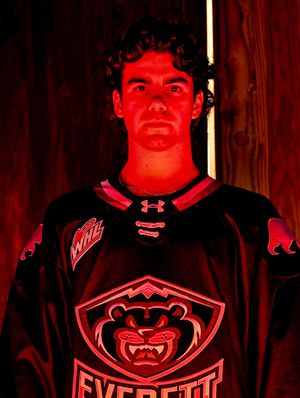 Image post by @everett_silvertips on Instagram