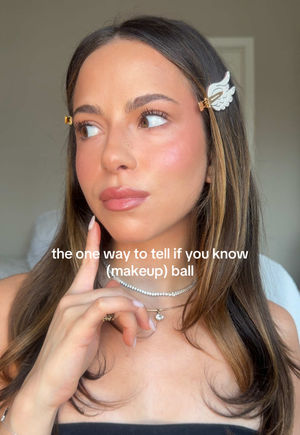 Video post by @anyaweitz on TikTok