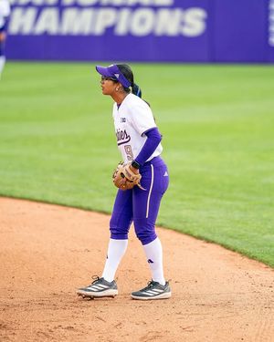 Image post by @uwsoftball on Instagram