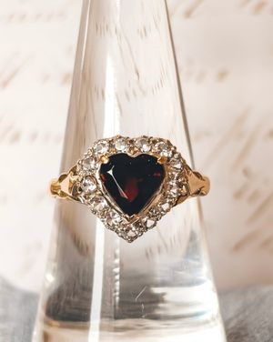 Image post by @maejeanvintage on Instagram