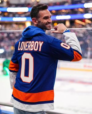 Image post by @nyislanders on Instagram