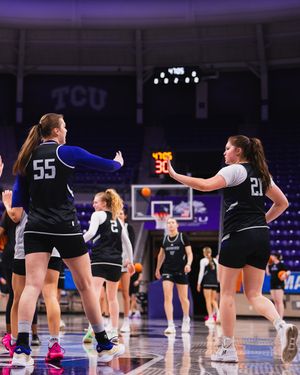 Image post by @uw_wbb on Instagram