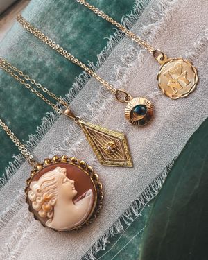 Image post by @maejeanvintage on Instagram