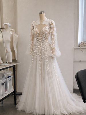 Image post by @dama_couture on Instagram