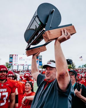 Image post by @unmlobofb on Instagram