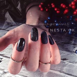 Image post by @nestanails on Instagram