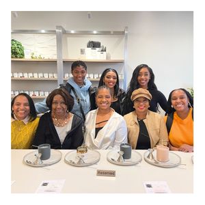 Image post by @auracandlebar on Instagram