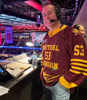 Image post by @CMUHOCKEYDIII on Twitter