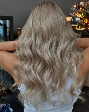 Image post by @enjoyhairstyling.aalen on Instagram
