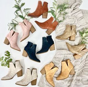 Image post by @shopfillyflair on Instagram