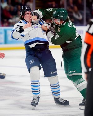 Image post by @everett_silvertips on Instagram