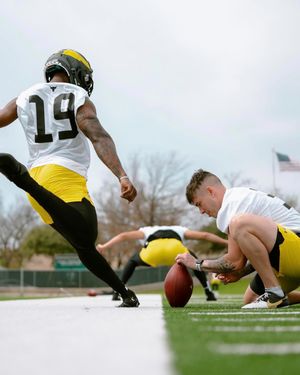 Image post by @deestroying on Instagram