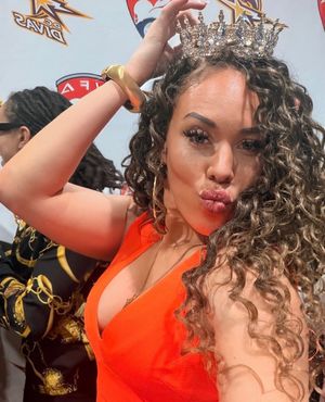 Image post by @cleatsandstilettos on Instagram
