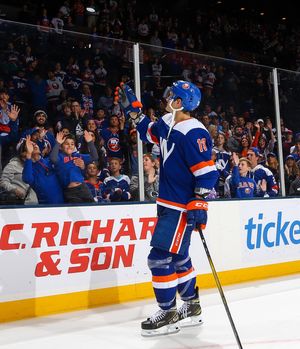 Image post by @nyislanders on Instagram