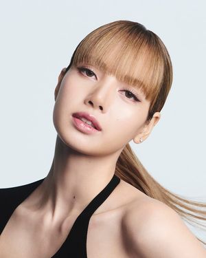 Image post by @ellemenhk on Instagram