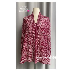 Image post by @misskendybatik on Instagram