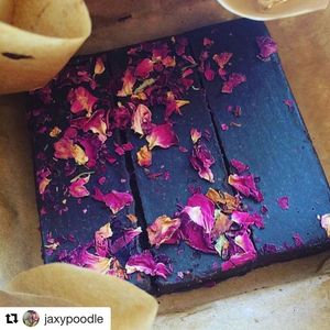 Image post by @honeymamas on Instagram