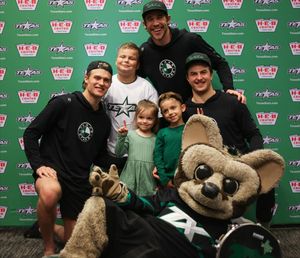 Image post by @txstarshockey on Instagram