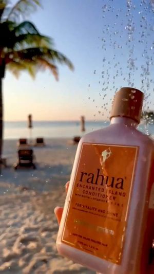 Video post by @RahuaBeauty on Facebook