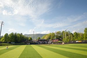 Image post by @AppBaseball on Twitter