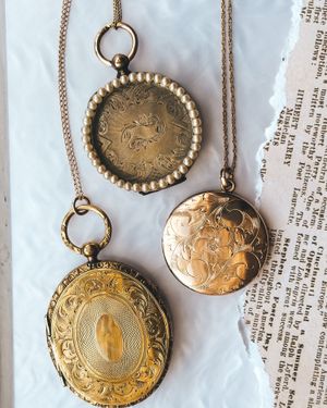Image post by @maejeanvintage on Instagram