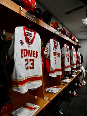 Image post by @du_hockey on Instagram