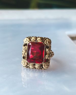 Image post by @maejeanvintage on Instagram