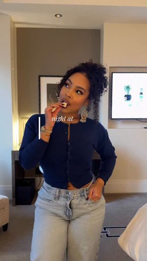 Video post by @enashaolivia on Facebook