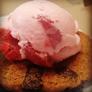 Image post by @insomniacookies on Instagram