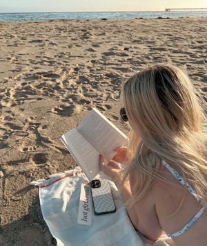 Image post by @blondiereads_ on Instagram