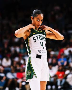 Image post by @skylardiggins on Instagram