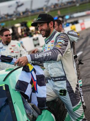 Image post by @teamhendrick on Instagram
