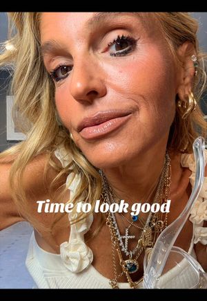 Video post by @shop.with.caroline on TikTok