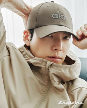 Image post by @esquire.korea on Instagram