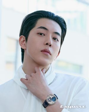 Image post by @esquire.korea on Instagram