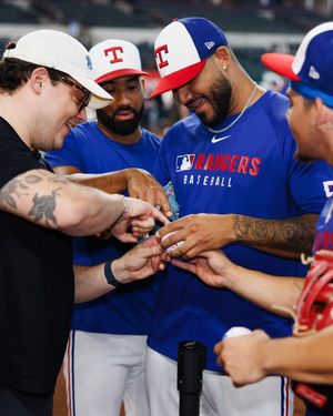 Image post by @rangersdetexas on Facebook