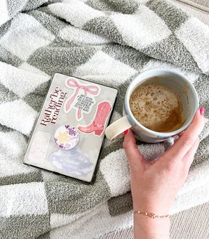 Image post by @blondiereads_ on Instagram