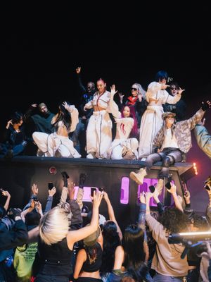 Image post by @girlset on Instagram