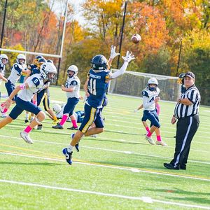 Image post by @lynnfieldyouthfootballcheer on Instagram