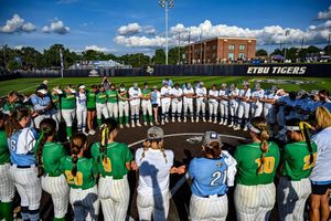 Image post by @ETBU_Softball on Twitter/X