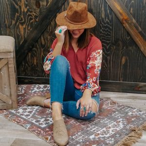 Image post by @shopfillyflair on Instagram