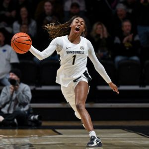 Image post by @carlymacklerphoto on Instagram