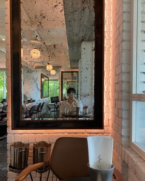 Image post by @taewooet on Instagram
